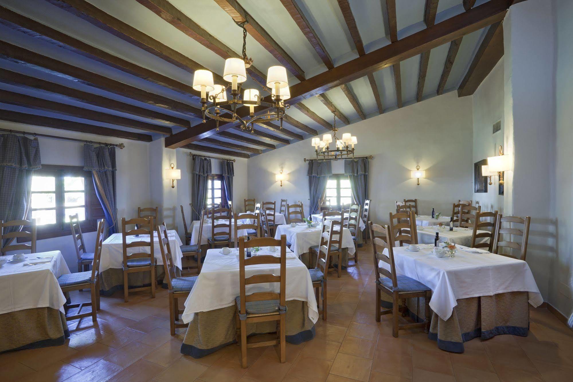 Parador De Albacete Exterior photo